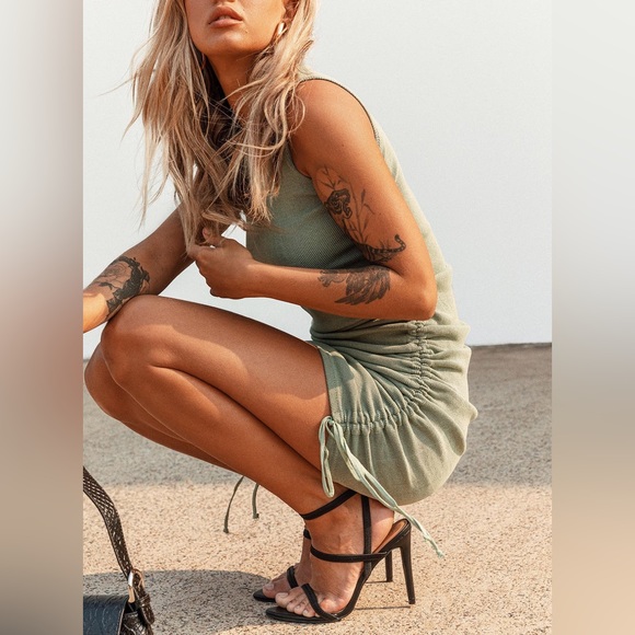 NEW! Princess Polly Lioness  dress size L SOLD OUT style - Picture 2 of 15